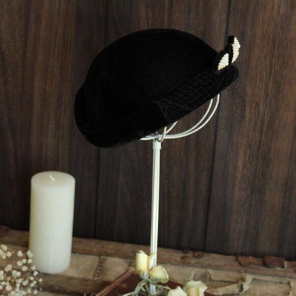 Vintage 1940s Hat, Black Small Topper with Birdcage Veil and Faux Pearl - Picture 4 of 10